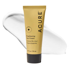 Acure Brightening Day Cream en envase, hidratación diaria para piel radiante.
