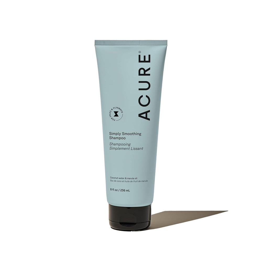 Acure Simply Smoothing Shampoo en botella con dispensador, ideal para hidratar cabello fino.