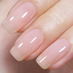 Laca AILLSA Milky Pink Nude en botella, acabado translúcido para nude suave.