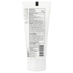 Textura mineral translúcida de Alba Botanica, crema facial ligera para uso diario.