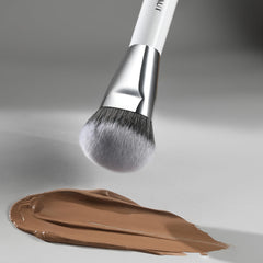 ALBEAUT velvety-soft bristles deliver a comfortable application on sensitive skin.