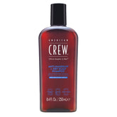 Champú anticaspa American Crew en botella de 8 oz para cuero cabelludo limpio.