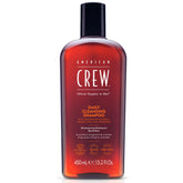 American Crew champú diario para cabello, limpieza suave y sensación fresca tras el lavado.