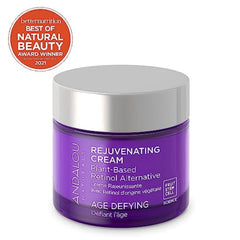 Aplicación de la crema Andalou Naturals en la mano, absorción suave