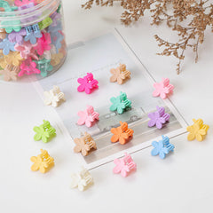 AOENJIE mini hair clip in hand demonstrates compact secure grip.
