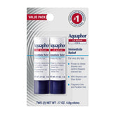 Aquaphor reparador labial en barra aplicado en labios secos para alivio inmediato.