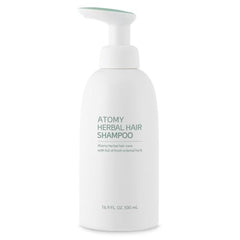 ATOMY Champú Herbal genera espuma suave para cabello limpio.