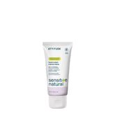 ATTITUDE crema de manos para piel sensible con avena, textura suave para uso diario.
