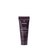 Aveda Invati Ultra Advanced, botella vertida, muestra aplicación suave para cabello fino.