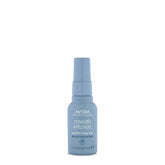 Aveda Smooth Infusion: botella con escudo antifrizz para cabello más suave.