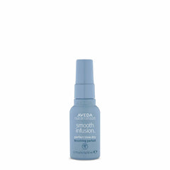 Aveda Smooth Infusion: botella con escudo antifrizz para cabello más suave.