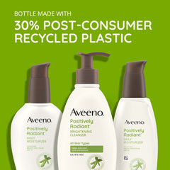 Espuma suave de Aveeno sobre la palma para limpieza facial