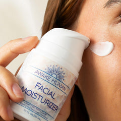 Awake Human crema facial sin fragancia, ideal para piel sensible al tacto diario.