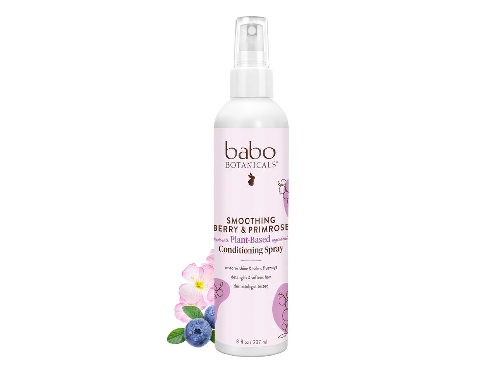 Atomizador acondicionador suave de Babo Botanicals en botella, ideal para desenredar y dar brillo diario.
