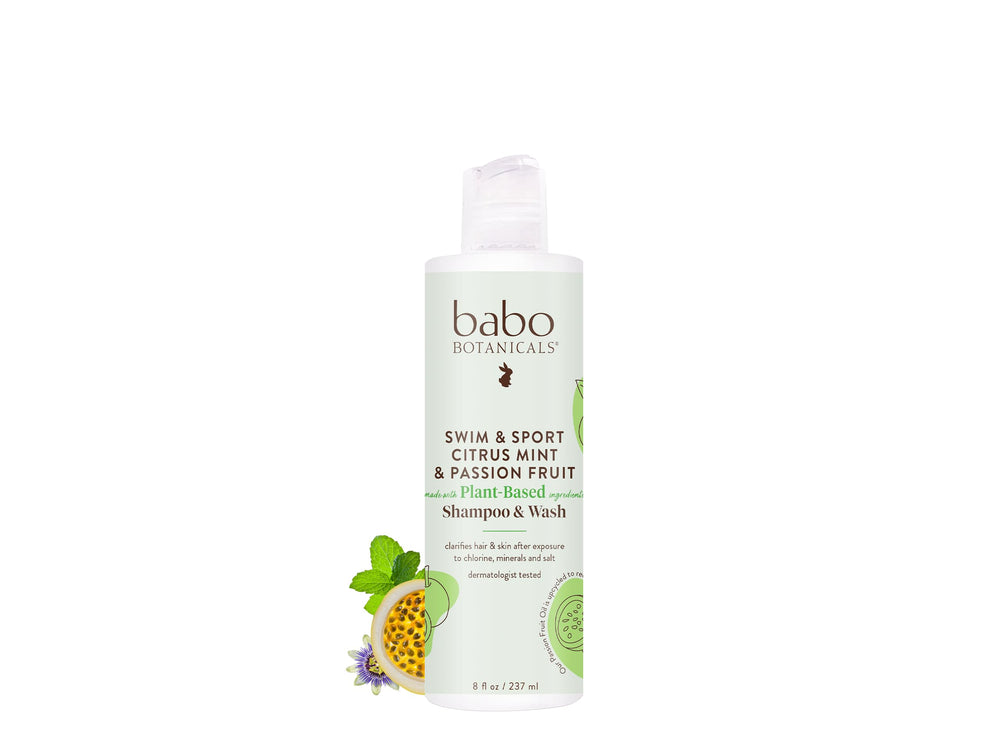 Babo Botanicals Swim & Sport, botella frontal, limpieza suave para cabello y piel.