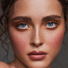 Baby Go Freckles: tono sutil que se construye, ideal para nariz y mejillas.