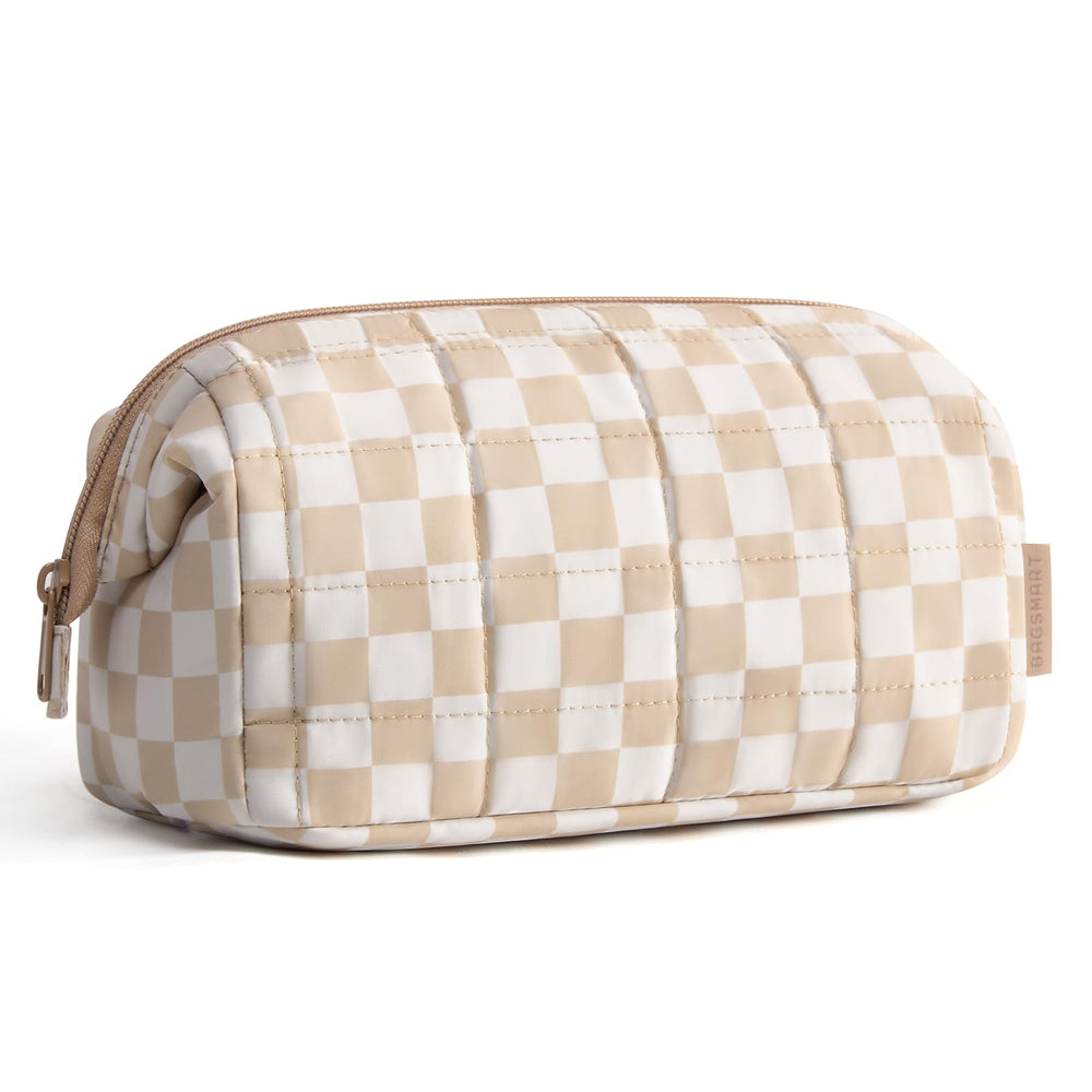 BAGSMART makeup bag wide opening for quick access to cosmetics.