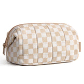 BAGSMART makeup bag wide opening for quick access to cosmetics.