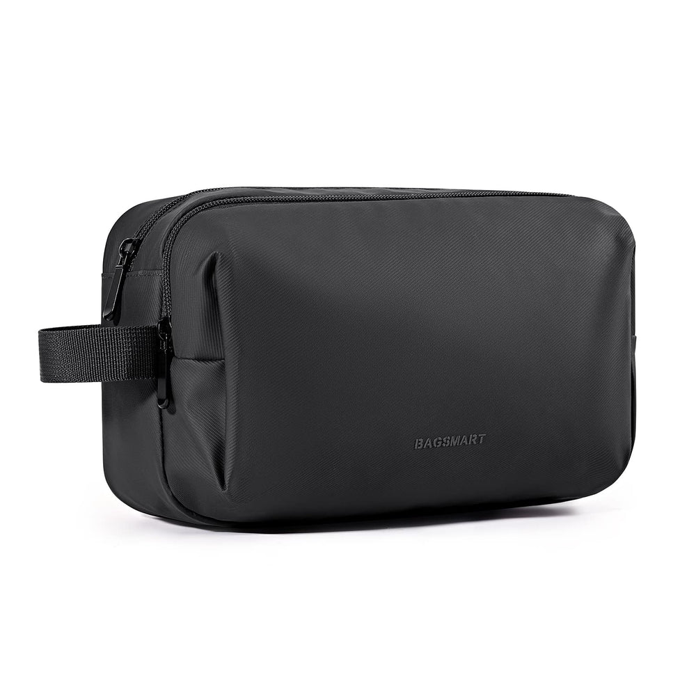 BAGSMART men's toiletry bag with large capacity keeps essentials organized for travel.