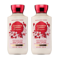 Loción corporal Bath & Body Works Japanese Cherry Blossom en botella elegante para uso diario.