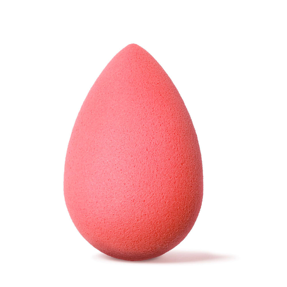 Beautyblender Beautyblusher Cheeky with wet activation for plush, even blush.