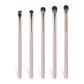 BeautyFactor large eyeshadow brush for even color application.