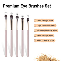 BeautyFactor medium eyeshadow brush for precise blending.