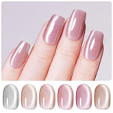 Beetles esmalte ojo de gato tono piel con reflejo suave, ideal para estilos elegantes.