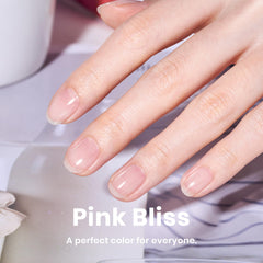 Beetles Nail Strengthener: brillo transparente mostrado en una muestra para un acabado brillante.