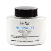 Ben Nye Neutral Set Powder, textura sedosa para un acabado suave y natural.