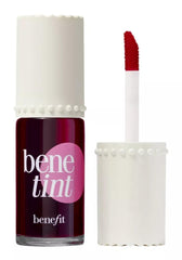 Benefit Bene Tint doe-foot applicator applying rose tint to lips.