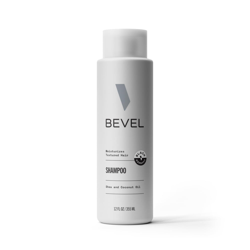 Bevel Champú para hombres, botella visible, nutrición suave para cabello texturizado.