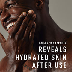 Bevel gel de baño exfoliante con argán y carbón para limpieza profunda.