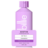 Billie Soothe: botella vertiendo para hidratación suave de la piel.