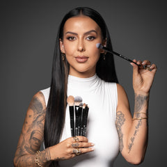 BK BEAUTY Nikki La Rose N14 setting powder brush with soft bristles for even application.