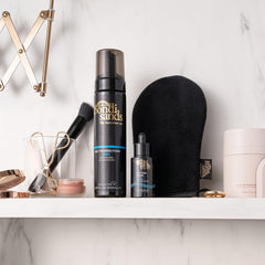 Mezcla con crema corporal para bronceado uniforme en cuerpo.