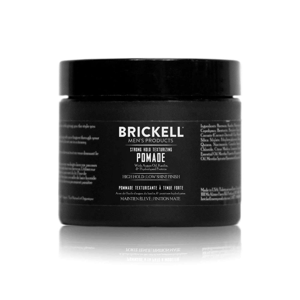 Brickell pomada texturizante: fijación fuerte para peinados duraderos.
