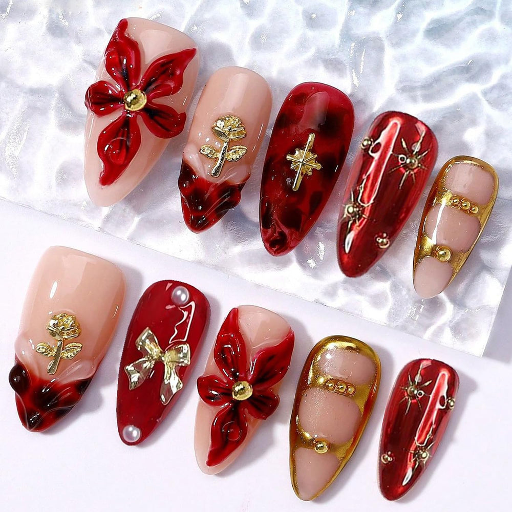 BSBTBZ uñas autopegables con flores media almendra dorado, ideal para un look elegante.