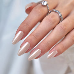 Kit BTArtbox con 32 uñas de gel suave para un aspecto natural y flexible.