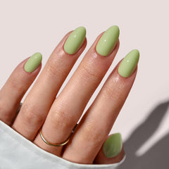BTArtbox uñas postizas en almendra verde pastel para Día de San Patricio.