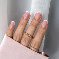 BTArtboxnails XCOATTIPS UV gel and tips enabling precise ombre and French applications.