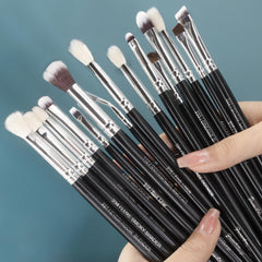 Bueart Design synthetic eyeshadow brush, ideal for cream and liquid formulas