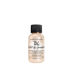 Bumble and bumble Pret‑A‑Powder, polvo seco mini viaje para refrescar estilo y volumen.