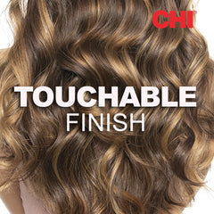 Cabello texturizado con brillo gracias a CHI Spray Wax.