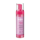 Cake Beauty Gel-to-Foam Curl Styler en bote, definición de rizos para un look pulido.