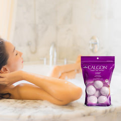 Calgon con Vitamina E: suaviza el agua y cuida la piel.
