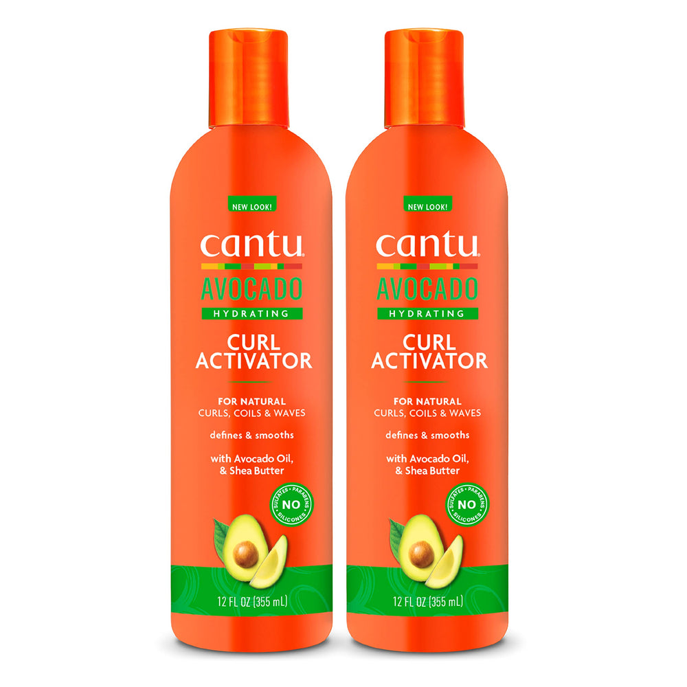 Cantu activador de rizos con aguacate y manteca de karité en botella.