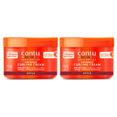 Cantu crema Coco Curl en botella para definición y brillo.