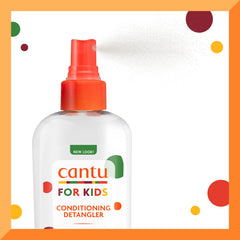 Aplicación en pelo húmedo con desenredante Cantu para niños, uso rápido.