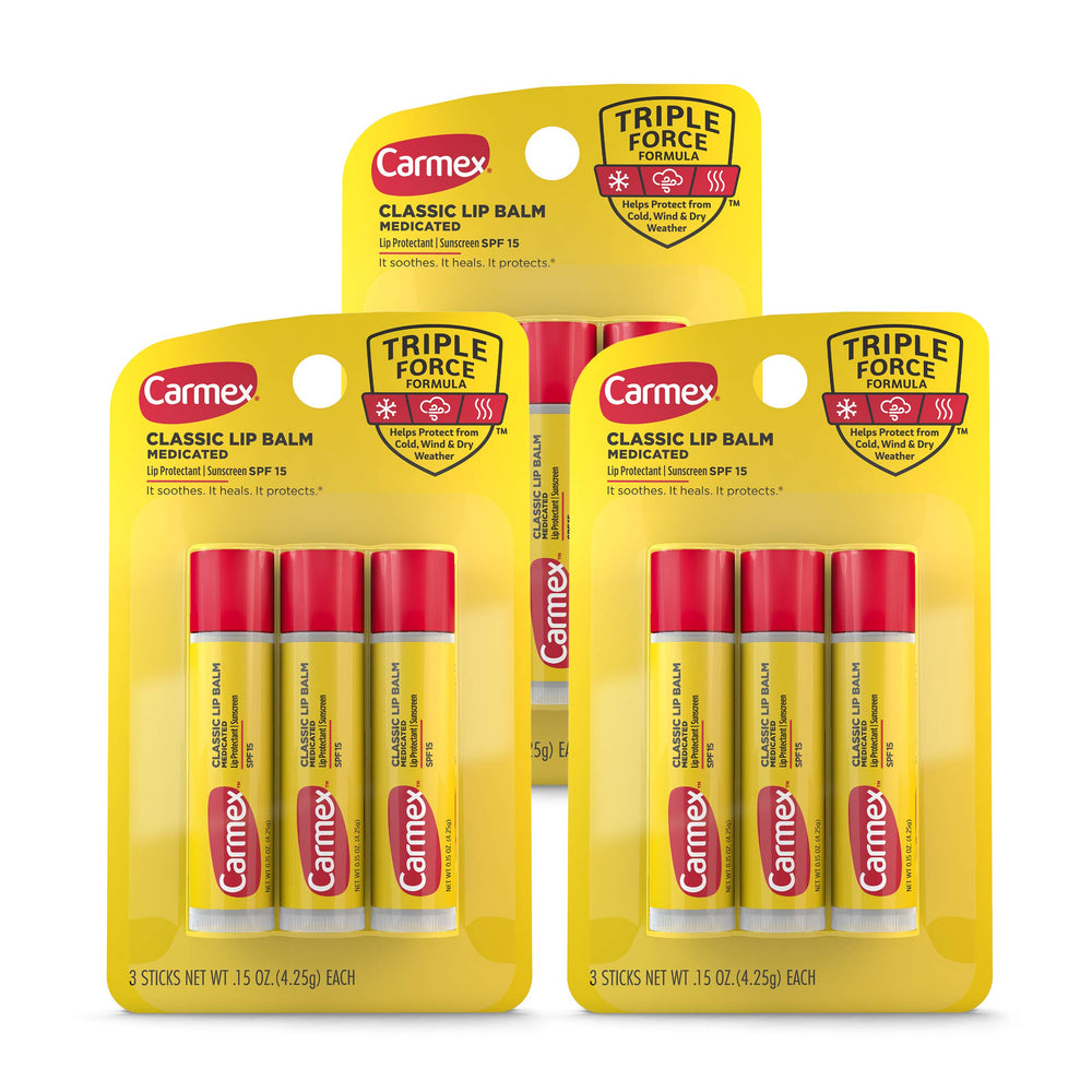 Carmex bálsamo labial clásico en stick, set de tres para hidratación diaria.